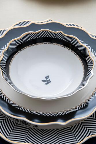 Lona 24 Piece Porcelain Dinner Set For 6 People - 8