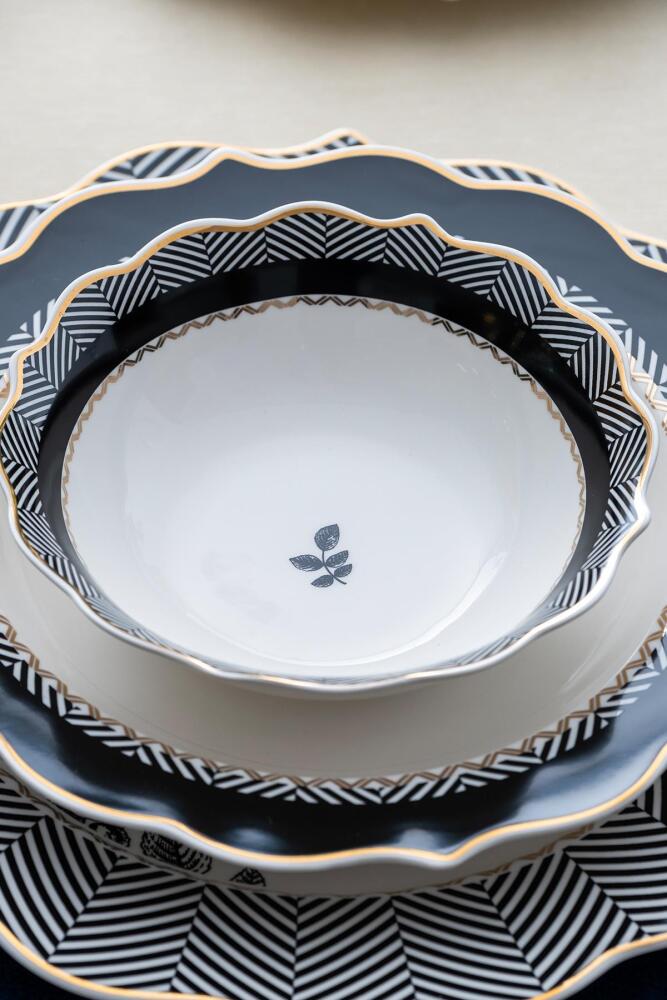 Lona 24 Piece Porcelain Dinner Set For 6 People - 8