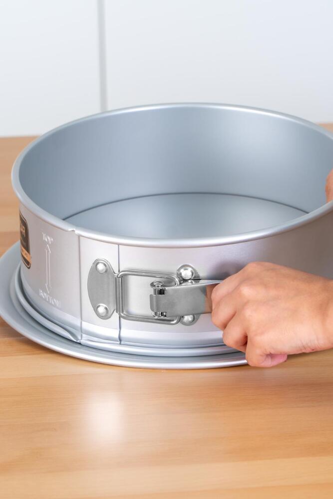 Mate Round Clamp Cake Mold - 31 Cm - 8