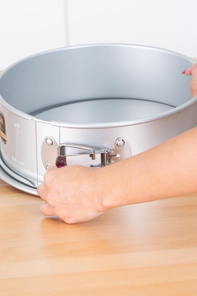 Mate Round Clamp Cake Mold - 31 Cm - 9